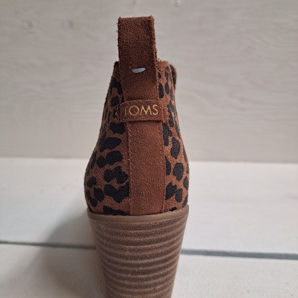 TOMS Leopard Design Almond Toe Casual Boots Ankle Mid Heel 2-3" Women's Size 8 - Picture 3 of 8